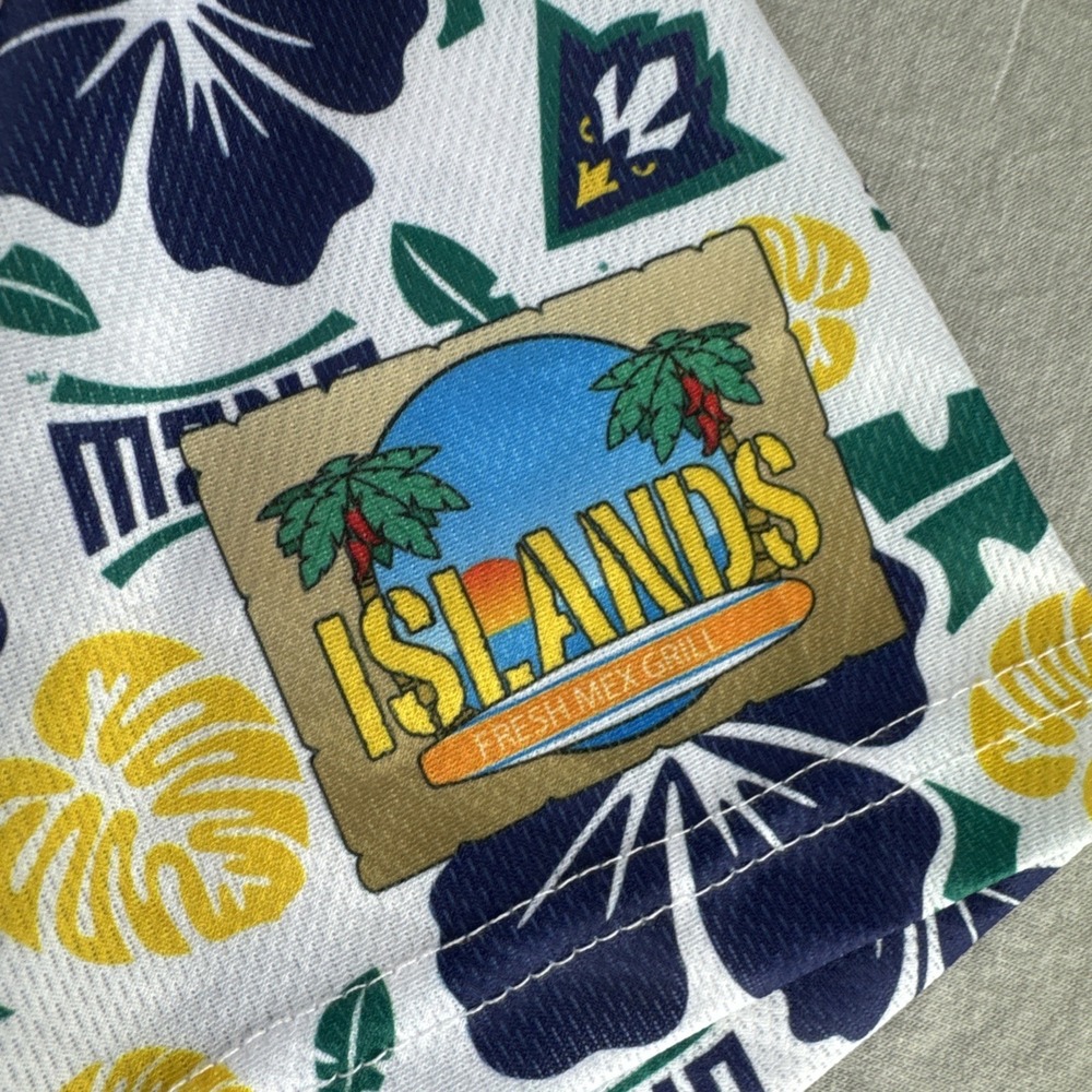UNCW Seahawks Hawaiian Shirt Size XL Floral University North Carolina Wilmington - Picture 7 of 8